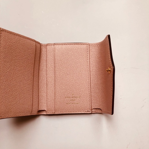 ZOE Compact Wallet - - NEW - Picture 3 of 8